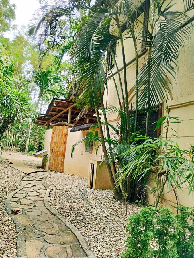 Hotel Tahanan *