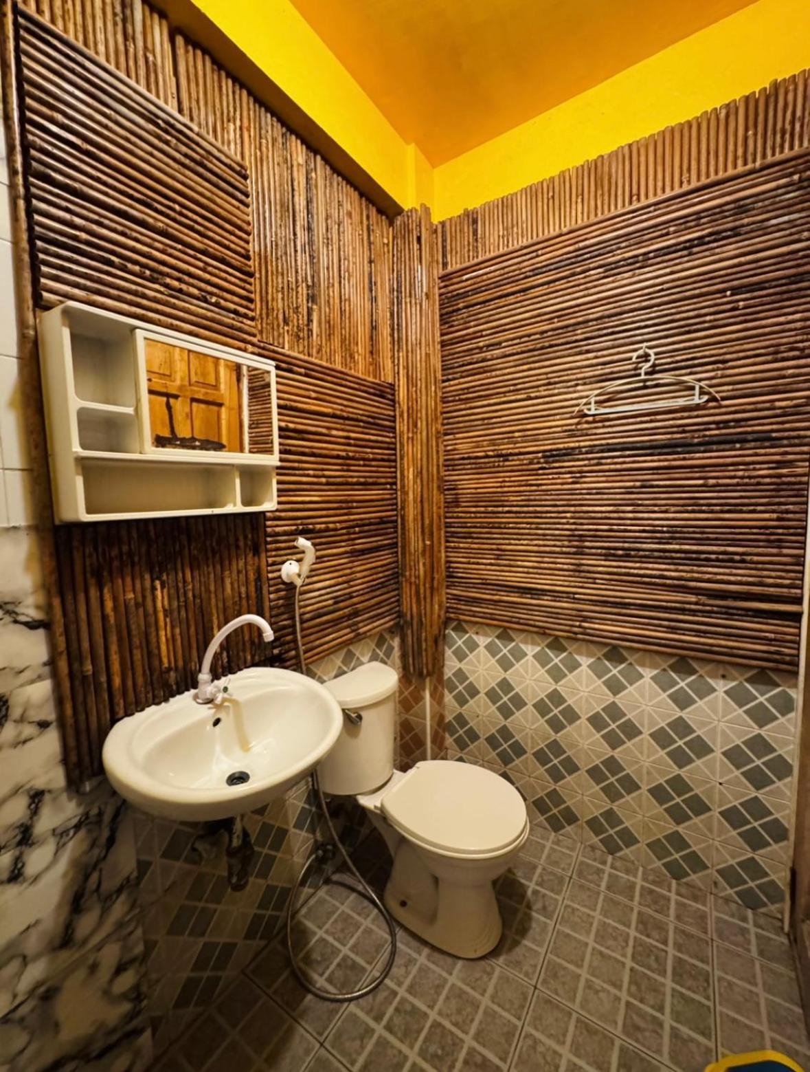 Tahanan Hotel *