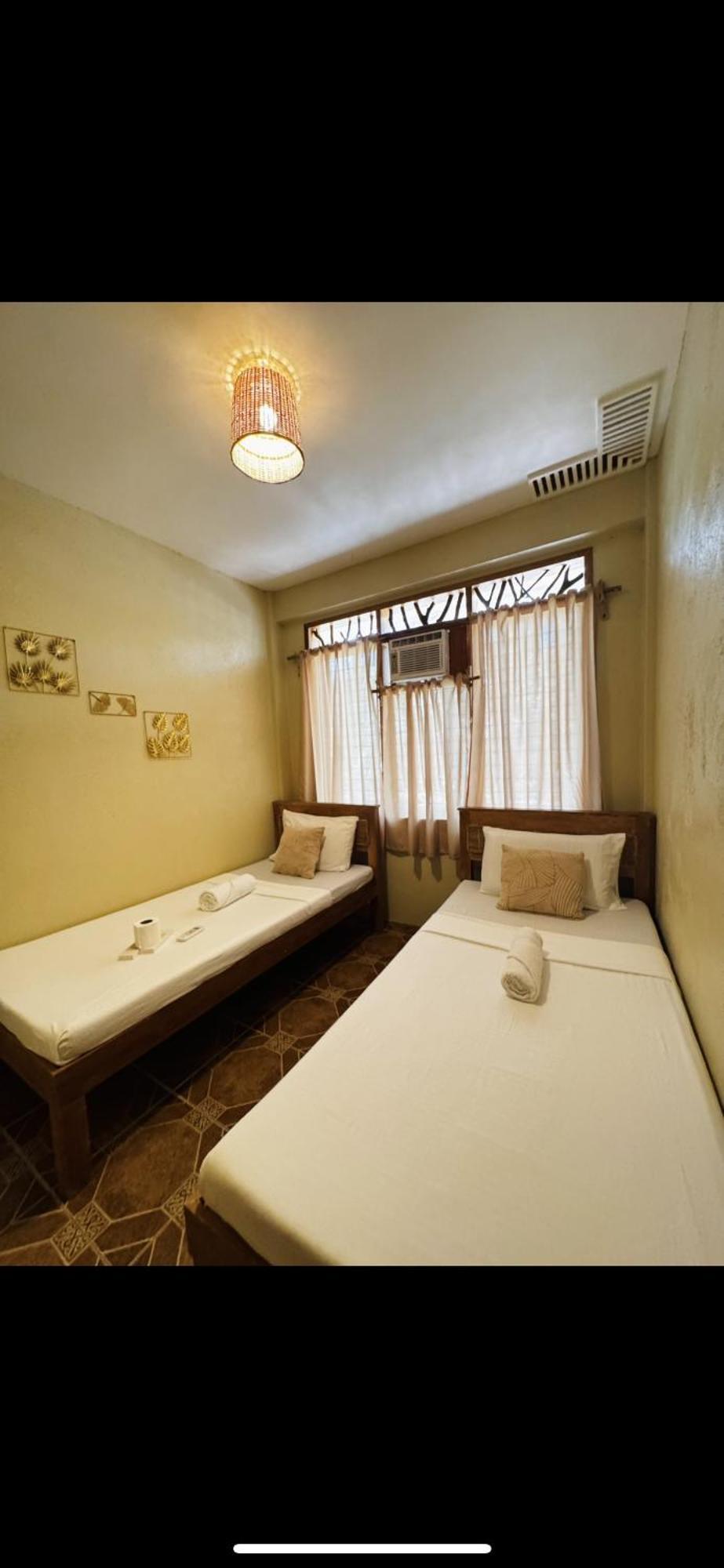 Tahanan Hotel *